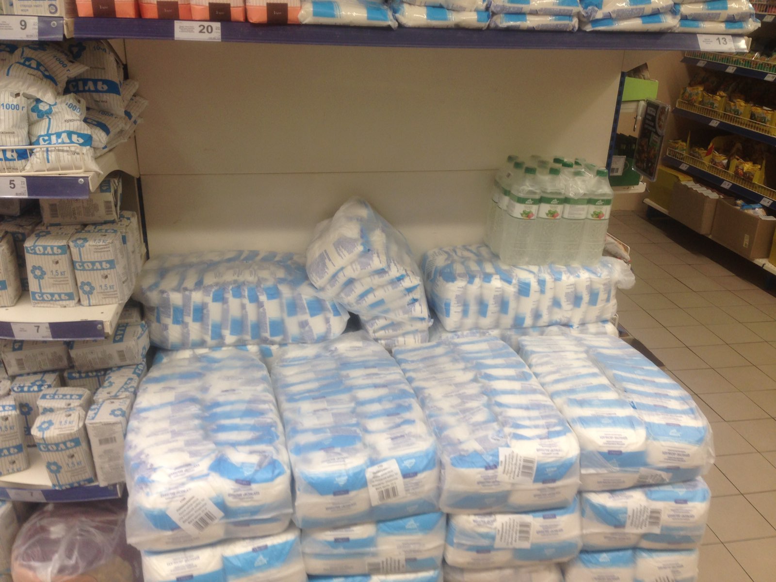 Карантин в Киеве: что происходит в магазинах столицы (фото)